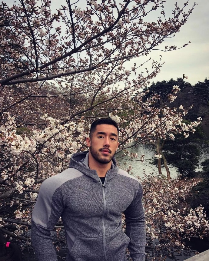 美国亚裔肌肉男 肌肉版金城武名媛