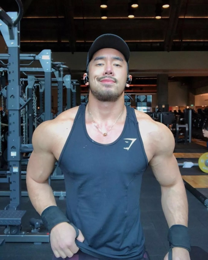美国亚裔肌肉男 肌肉版金城武名媛