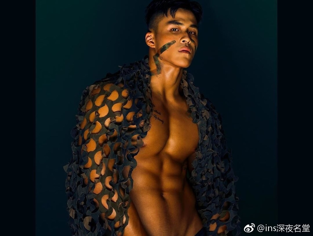 小麦色肌肉男健身教练和高空特技员TerryWang
