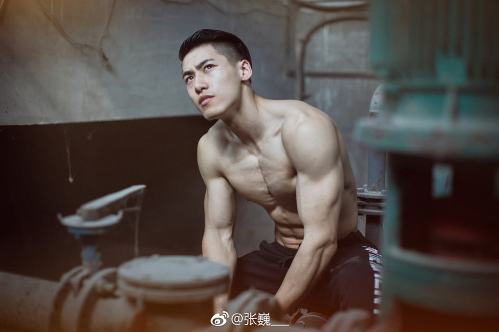 李宁、康比特签约运动员 网络红人张巍
