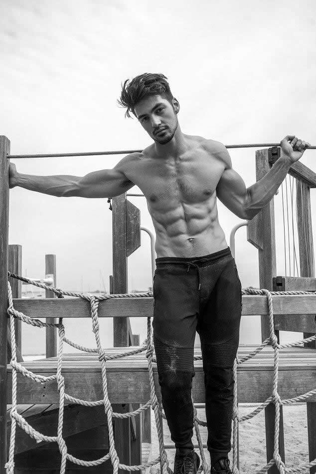 雕塑般的肌肉男模健身帅哥Adrian Rafael