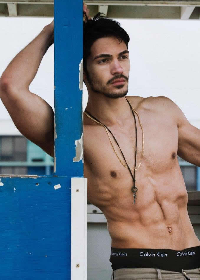 雕塑般的肌肉男模健身帅哥Adrian Rafael