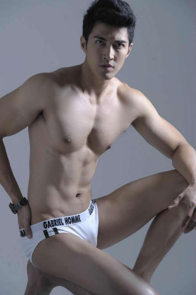 泰国演员肌肉男模Paul Watcharatit
