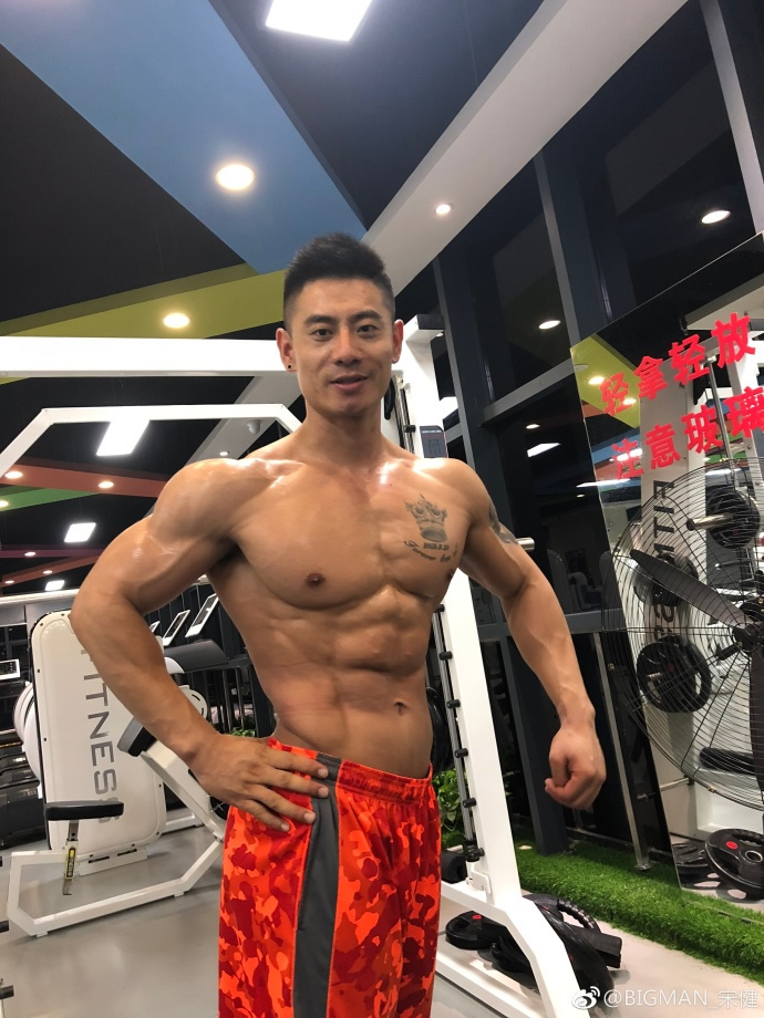 陕西西安肌肉男模宋健 全国新人王大赛冠军-大壹博客