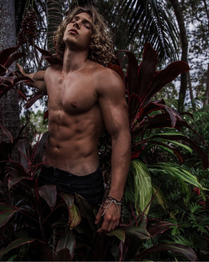 芬兰男模长发肌肉男模Benjamin Ahlblad