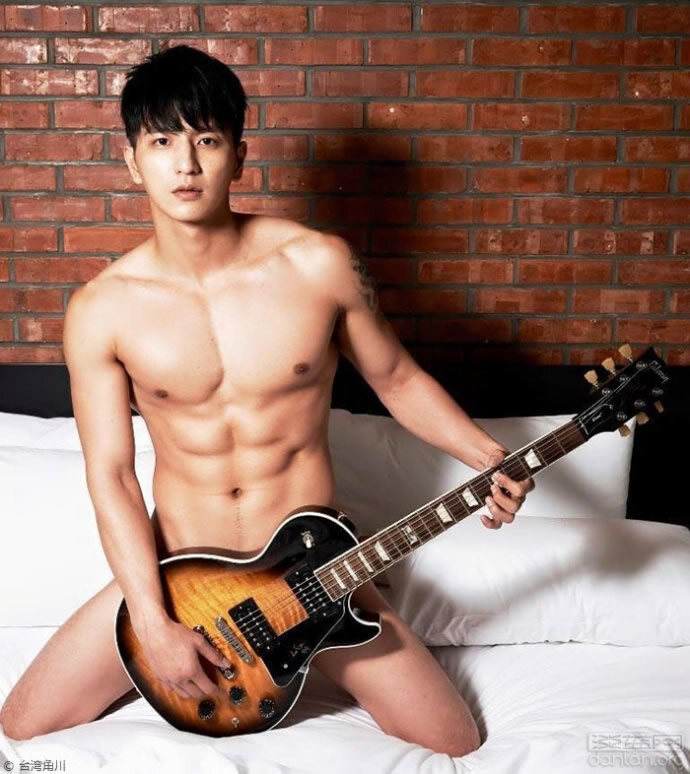 台湾肌肉男明星杨奇煜
