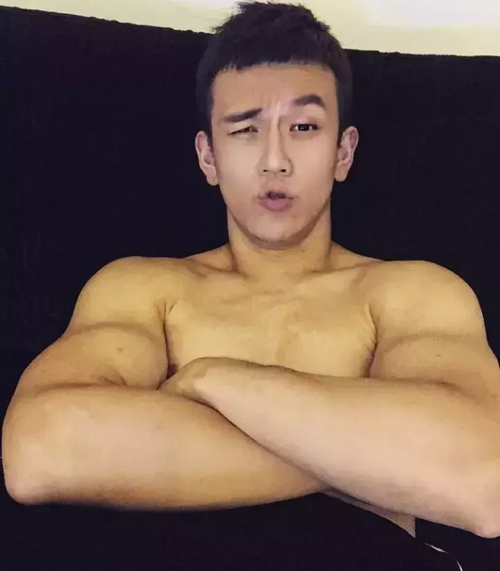 台湾帅哥LeeMingTa李明達 超级萌的搞怪肌肉帅哥-大壹博客