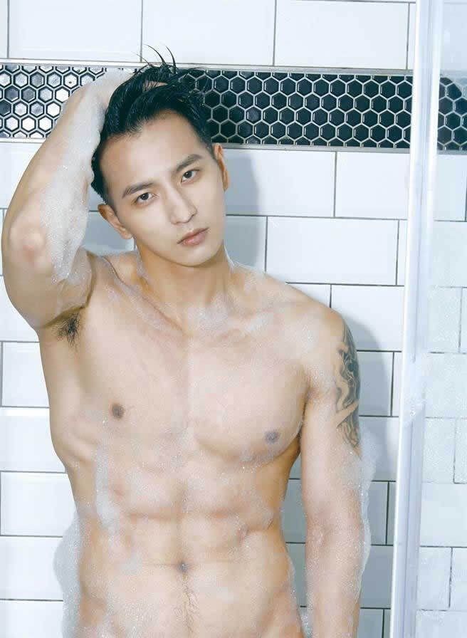 台湾肌肉男明星杨奇煜