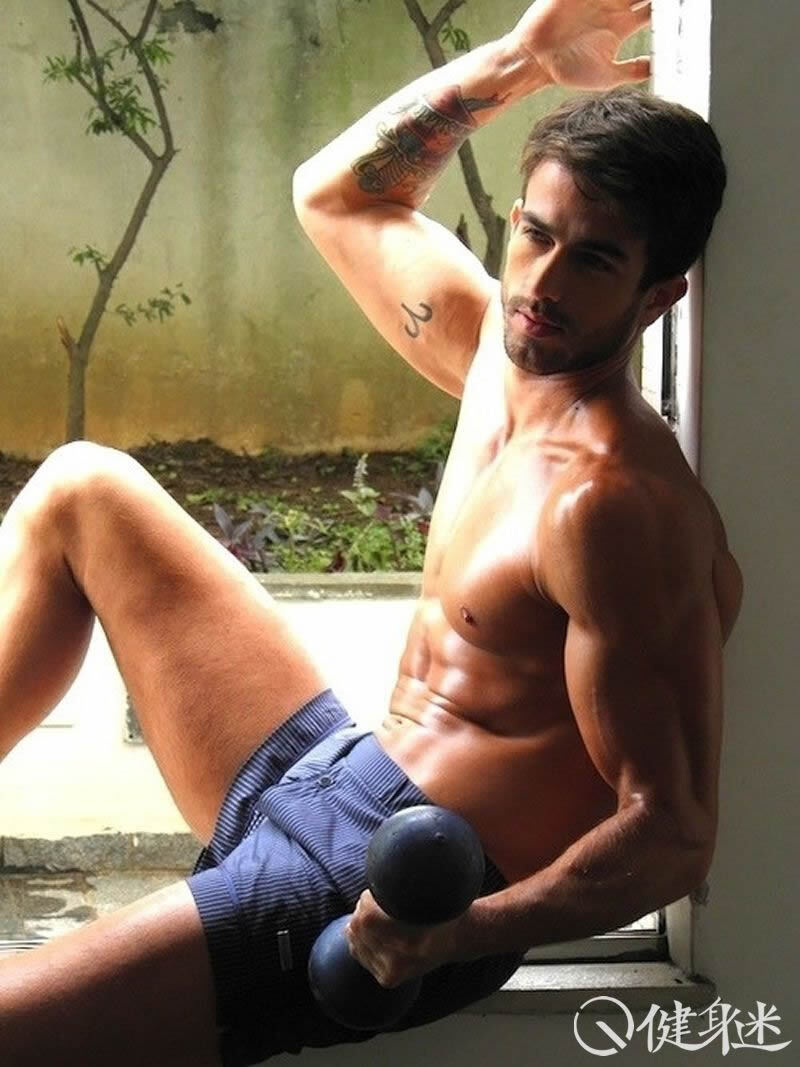 帅气的巴西肌肉男模Erasmo Viana