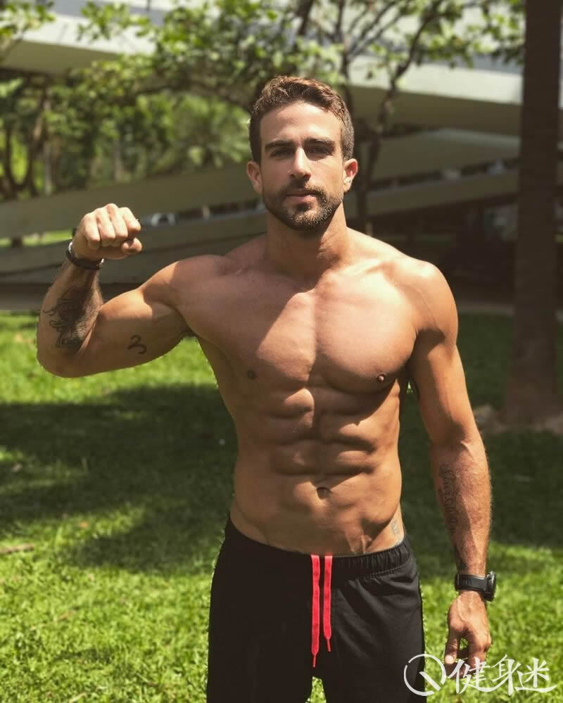 帅气的巴西肌肉男模Erasmo Viana