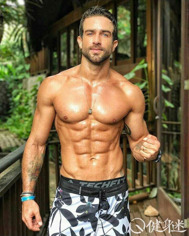 帅气的巴西肌肉男模Erasmo Viana