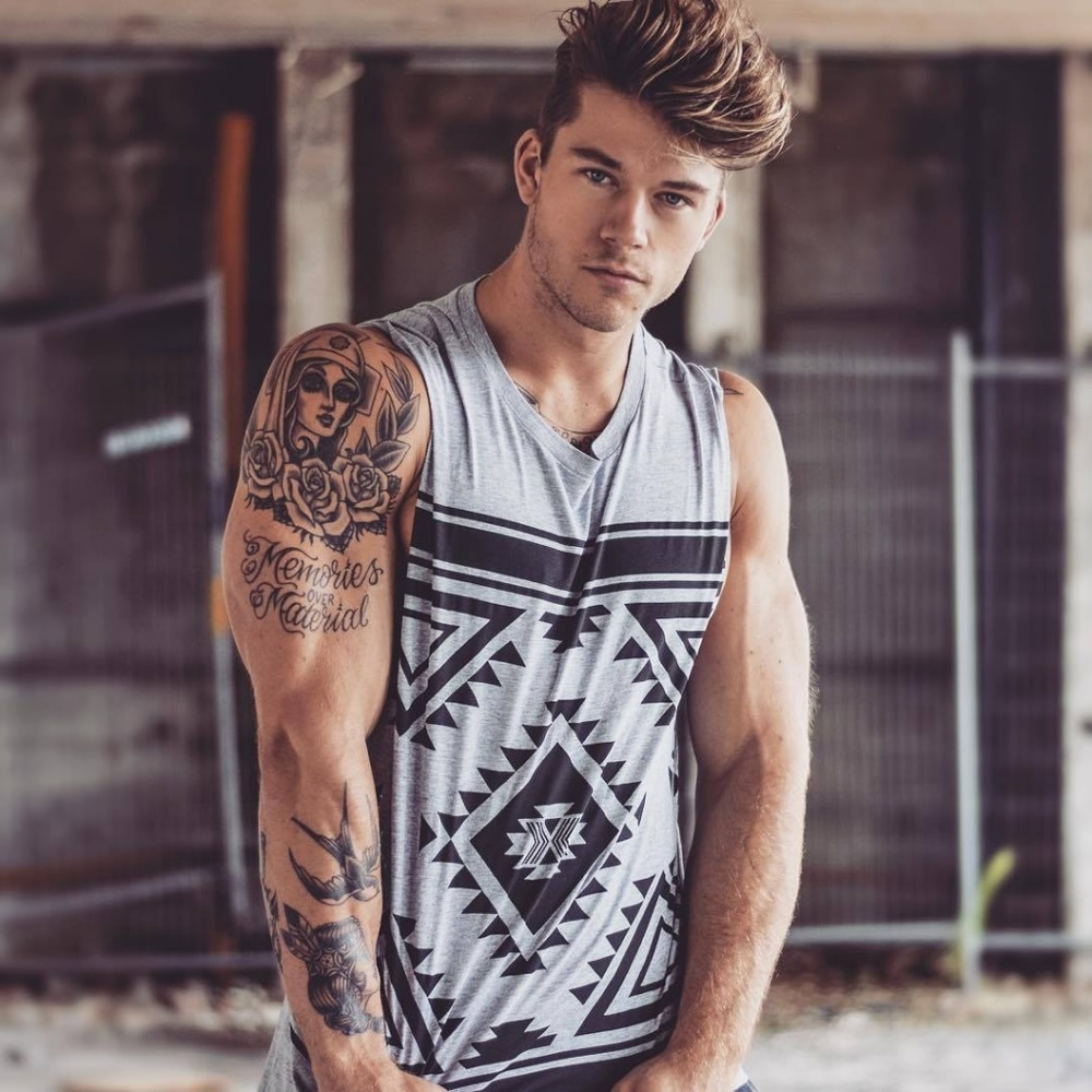 非常帅气的美国肌肉男模Kaz Van Der Waard