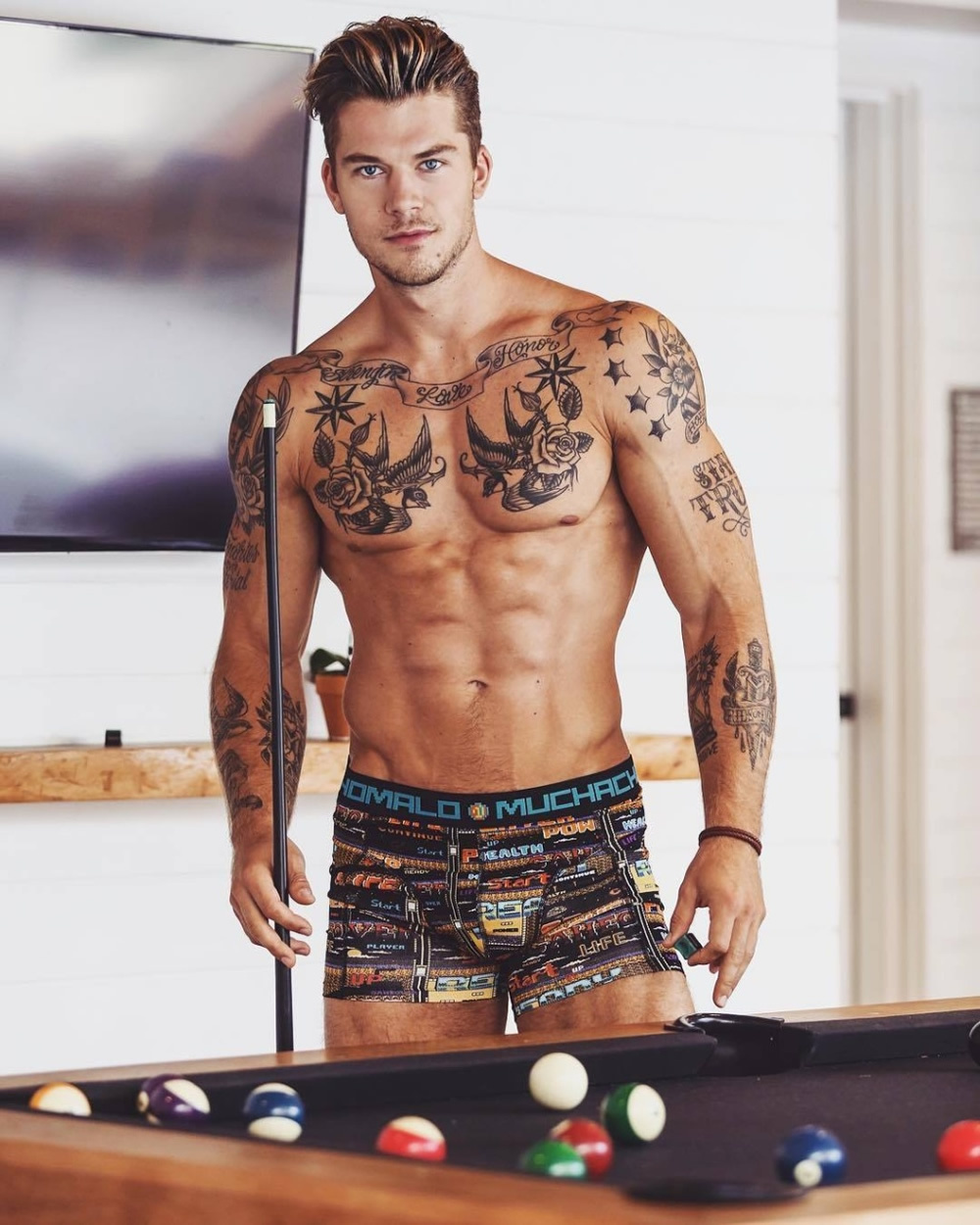 非常帅气的美国肌肉男模Kaz Van Der Waard