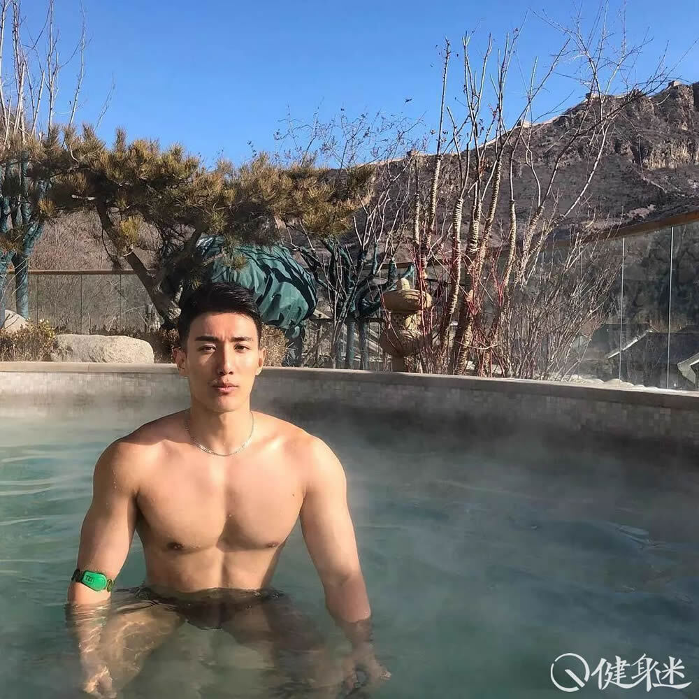 中国肌肉男模赵亮：不可言喻的帅气