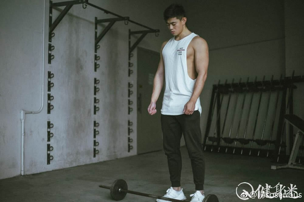 中国肌肉男模帅soserious 国产肌肉男
