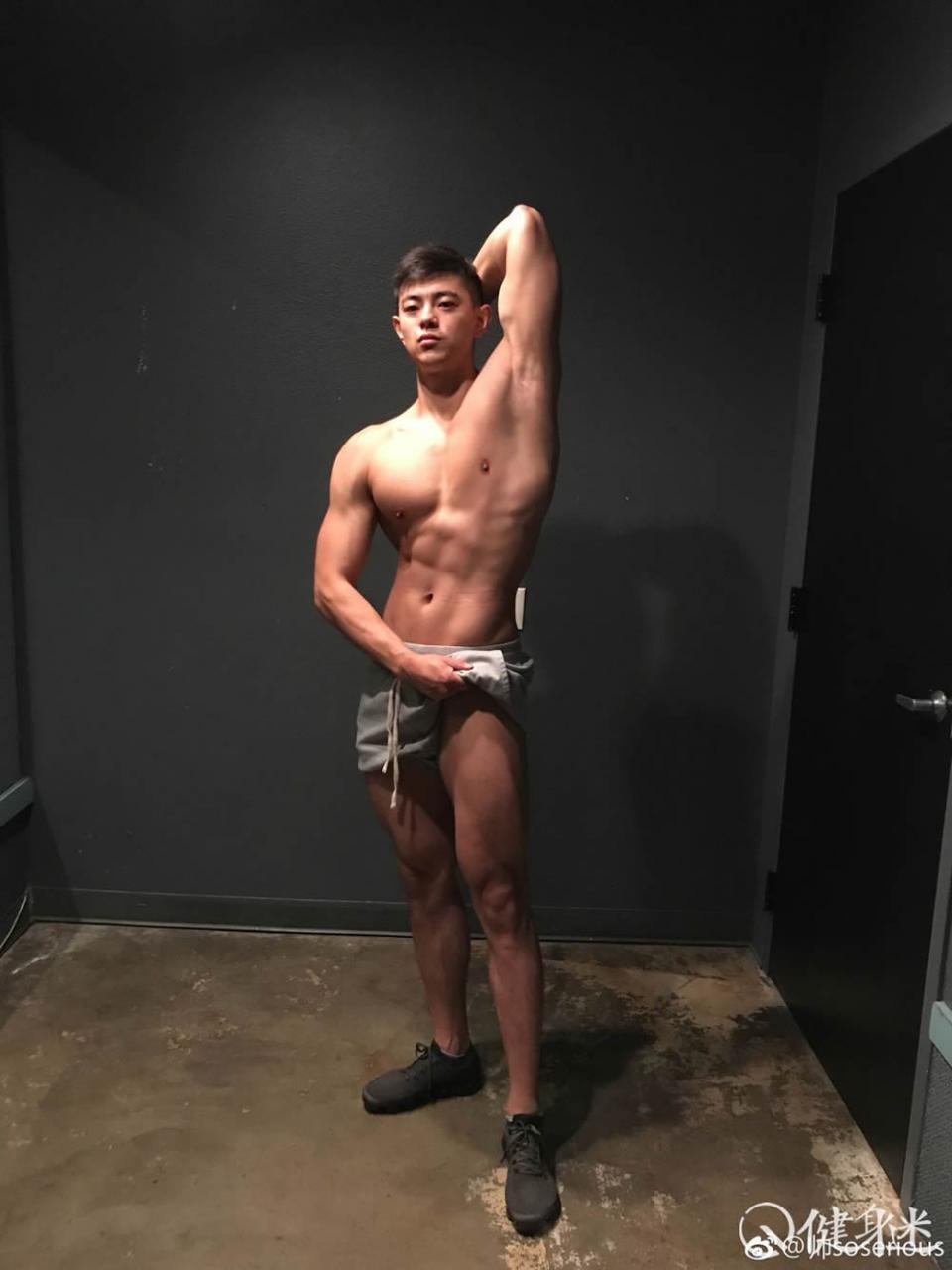 中国肌肉男模帅soserious 国产肌肉男