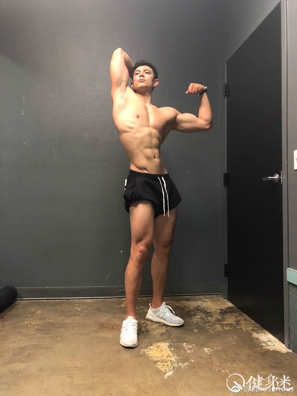 中国肌肉男模帅soserious 国产肌肉男