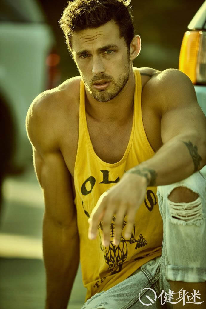 94年出生的美国肌肉男模Christian Hogue