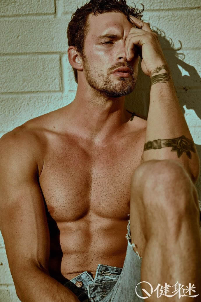 94年出生的美国肌肉男模Christian Hogue