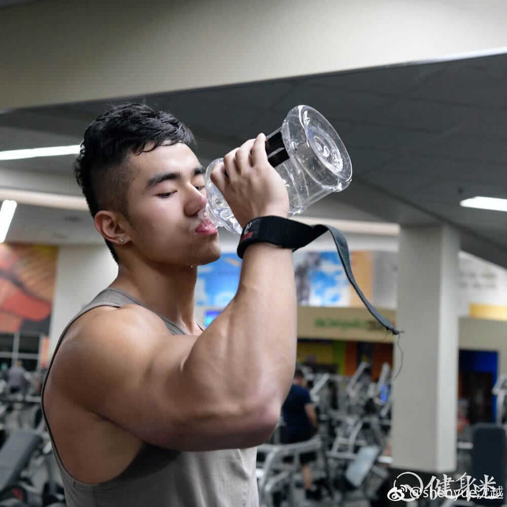 中国国产肌肉帅哥沈越 健身肌肉高颜值44cm臂围