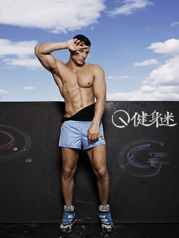 世界上第一位靠自拍走红的男模Daniel Garofali