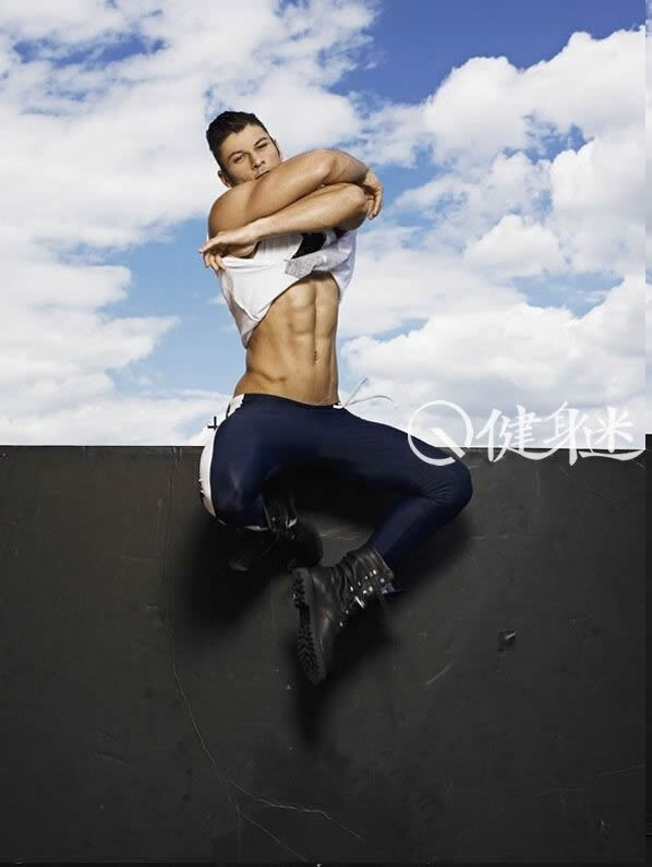 世界上第一位靠自拍走红的男模Daniel Garofali