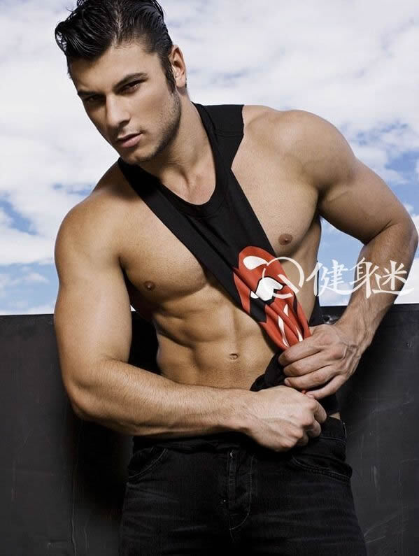 世界上第一位靠自拍走红的男模Daniel Garofali