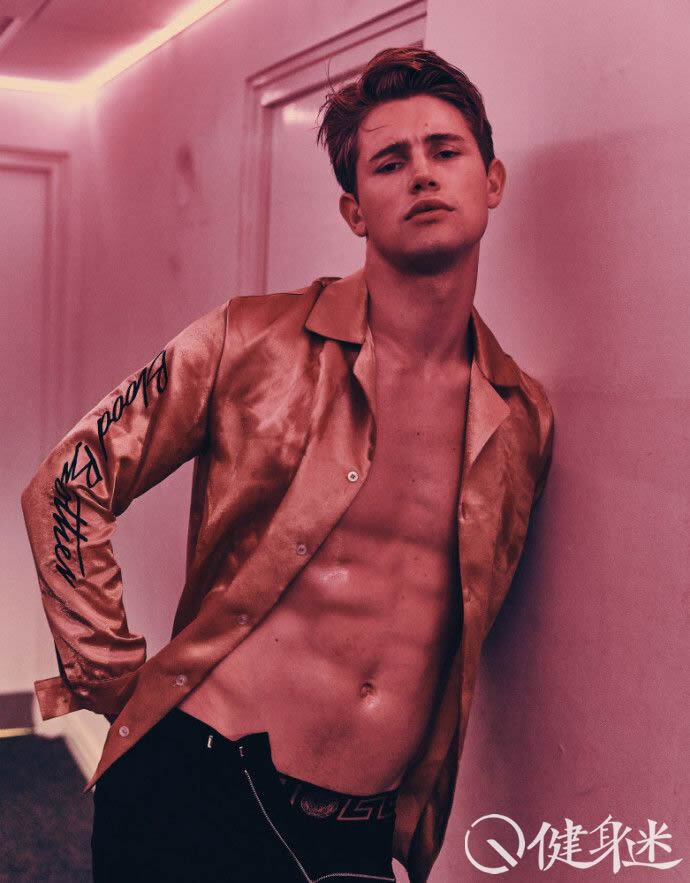 “花花公子”Paddy Mitchell登Desnudo Homme