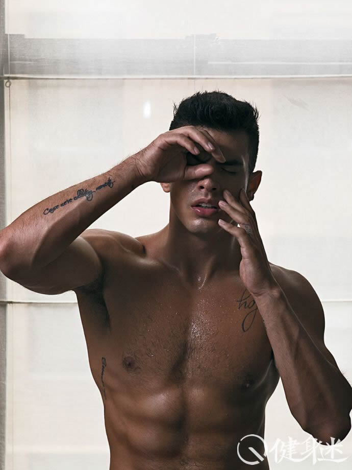 来自哥伦比亚的肌肉男模Juanfer De La Torre