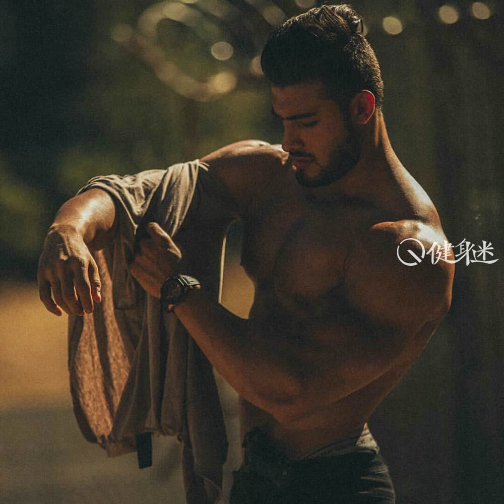 美国健身男模 布兰妮小13岁男友Sam Asghar图片