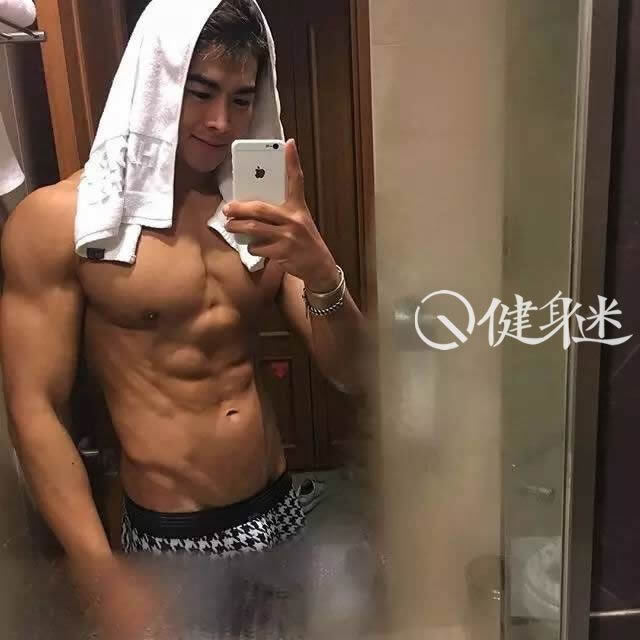 韩国肌肉男模Ji Young健身房秀腹肌-大壹博客