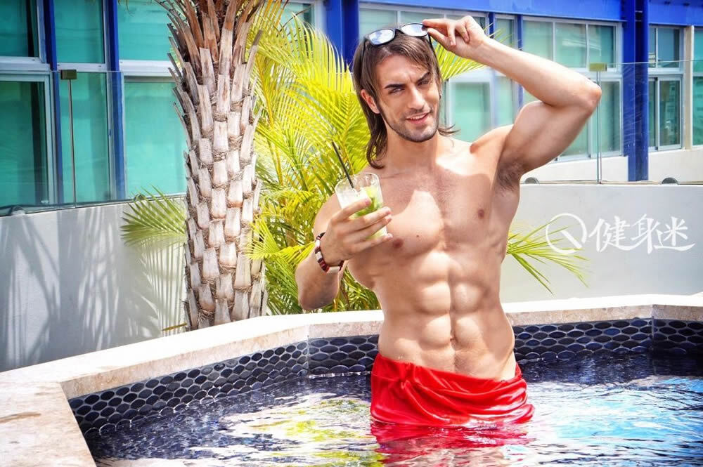 意大利肌肉型男Leon Chiro《守望先锋》泳装麦叔