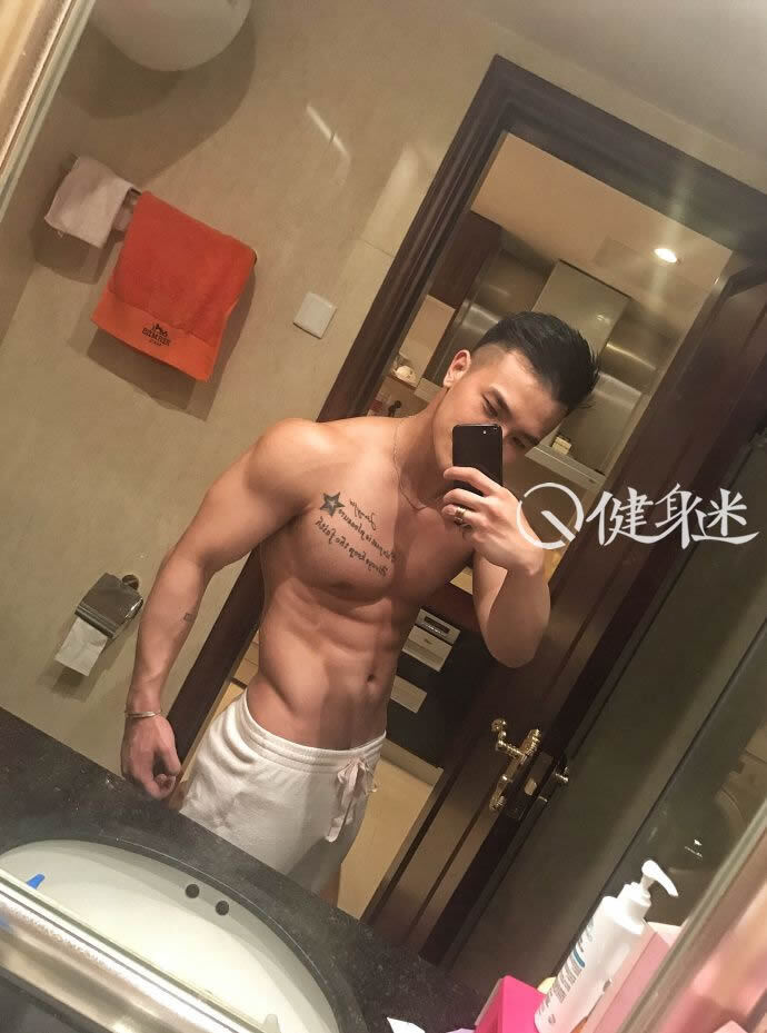 安徽运动肌肉帅哥健身房自拍 帅气健身教练肌肉-大壹博客