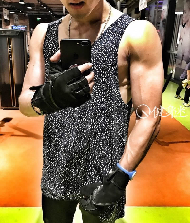 阳光型男体育大学毕业肌肉男模韩艺博肌肉图片