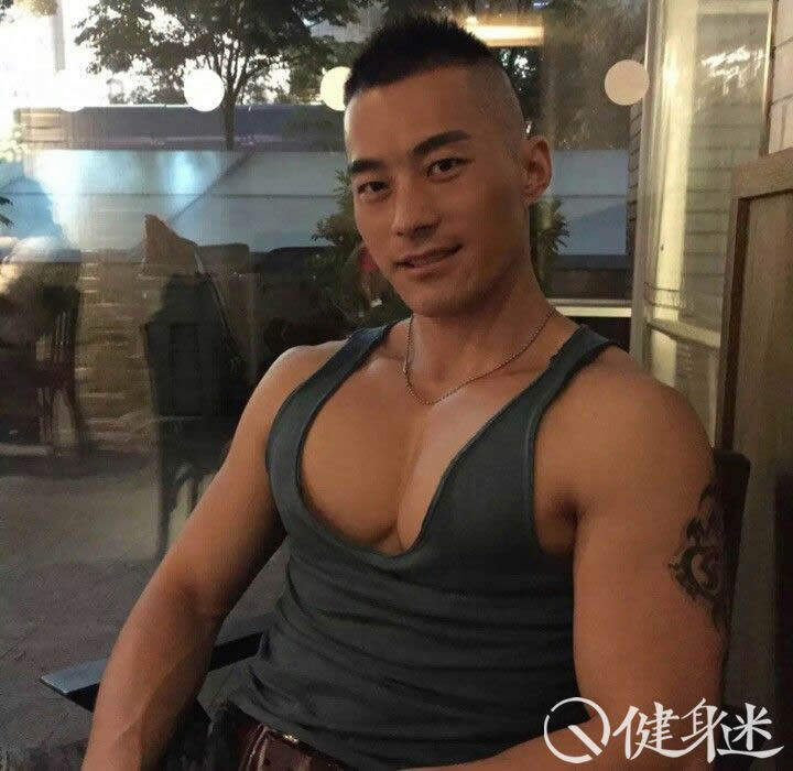 中国网络红人肌肉帅哥blued肌肉男主播聂教练