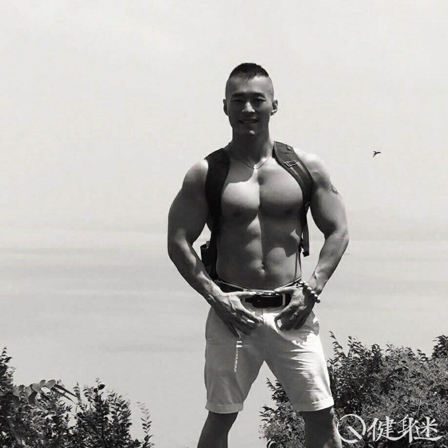 中国网络红人肌肉帅哥blued肌肉男主播聂教练