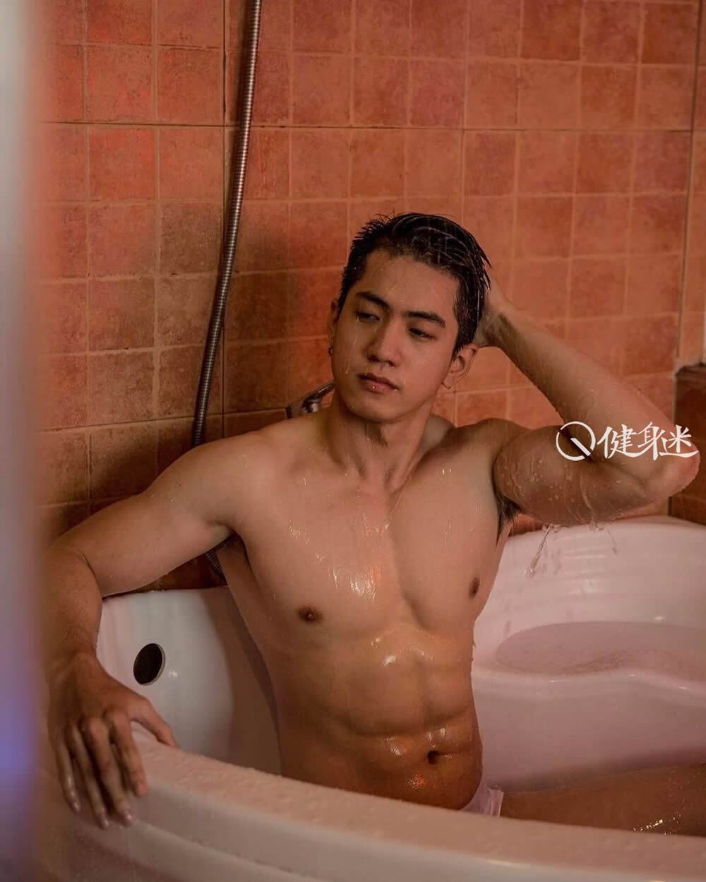 90后越南肌肉男模健身教练Datdang Quoc-大壹博客