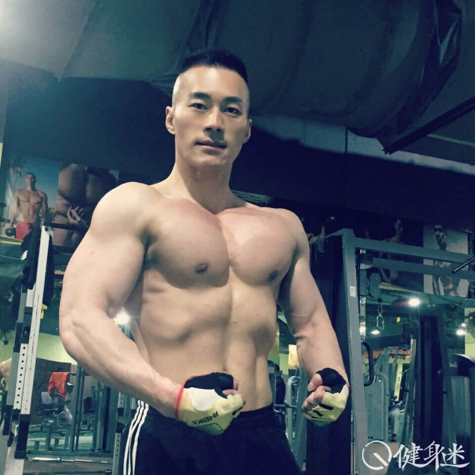 中国网络红人肌肉帅哥blued肌肉男主播聂教练