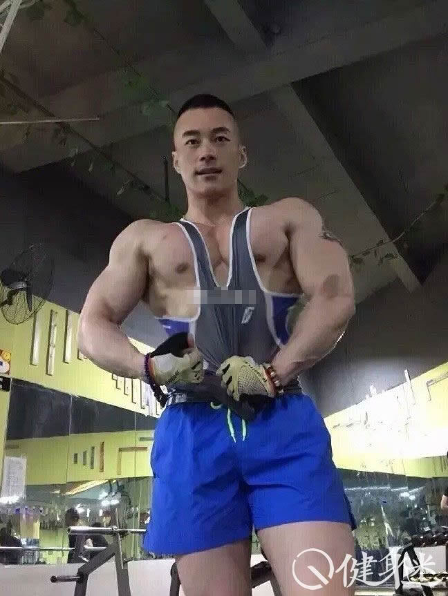 中国网络红人肌肉帅哥blued肌肉男主播聂教练