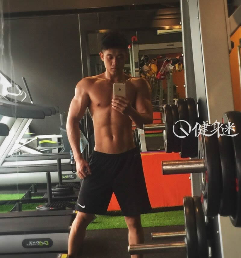 中国90后肌肉帅哥ALen 肌肉男健身房自拍图片