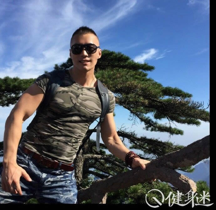 中国网络红人肌肉帅哥blued肌肉男主播聂教练