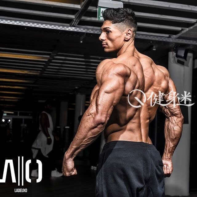 96年健身新秀肌肉男Andrei Deiu健身房肌肉写真