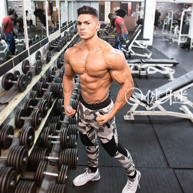 96年健身新秀肌肉男Andrei Deiu健身房肌肉写真