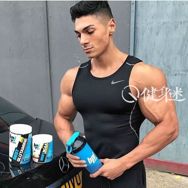 96年健身新秀肌肉男Andrei Deiu健身房肌肉写真