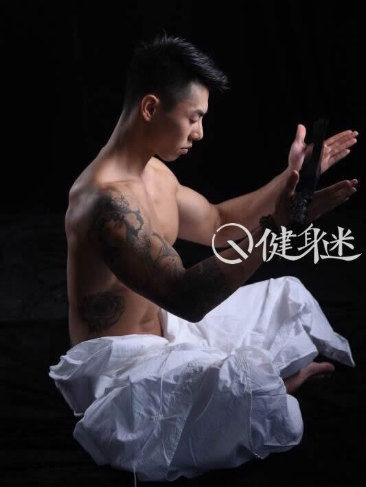 中国肌肉男鬼狼alex肌肉写真 中国肌肉帅哥写真
