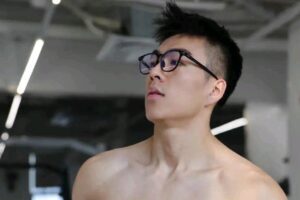 拥有八块腹肌的公狗腰帅哥,身材太劲爆了-大壹博客