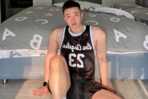 又高又壮的肌肉空少,一身肌肉男人味十足-大壹博客