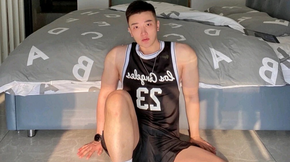 又高又壮的肌肉空少，一身肌肉男人味十足-大壹博客