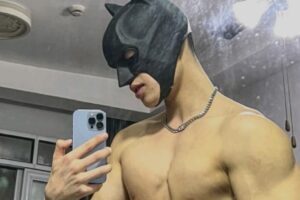这枚爱健身的肌肉小伙私照有点野-大壹博客