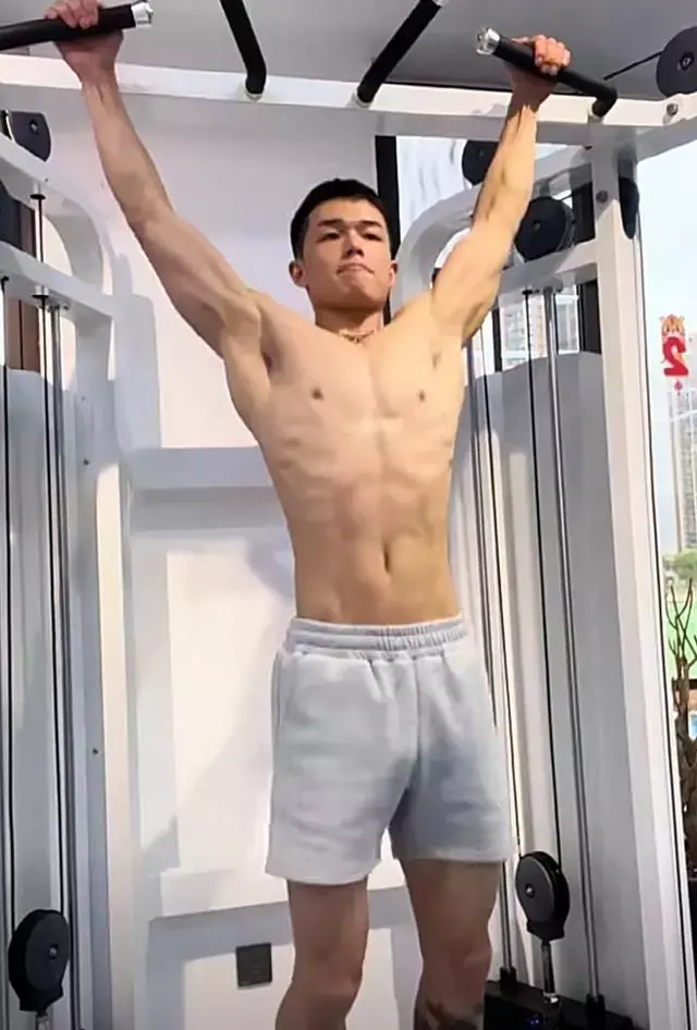 这枚爱健身的肌肉小伙私照有点野 这枚爱健身的肌肉小伙私照有点野
